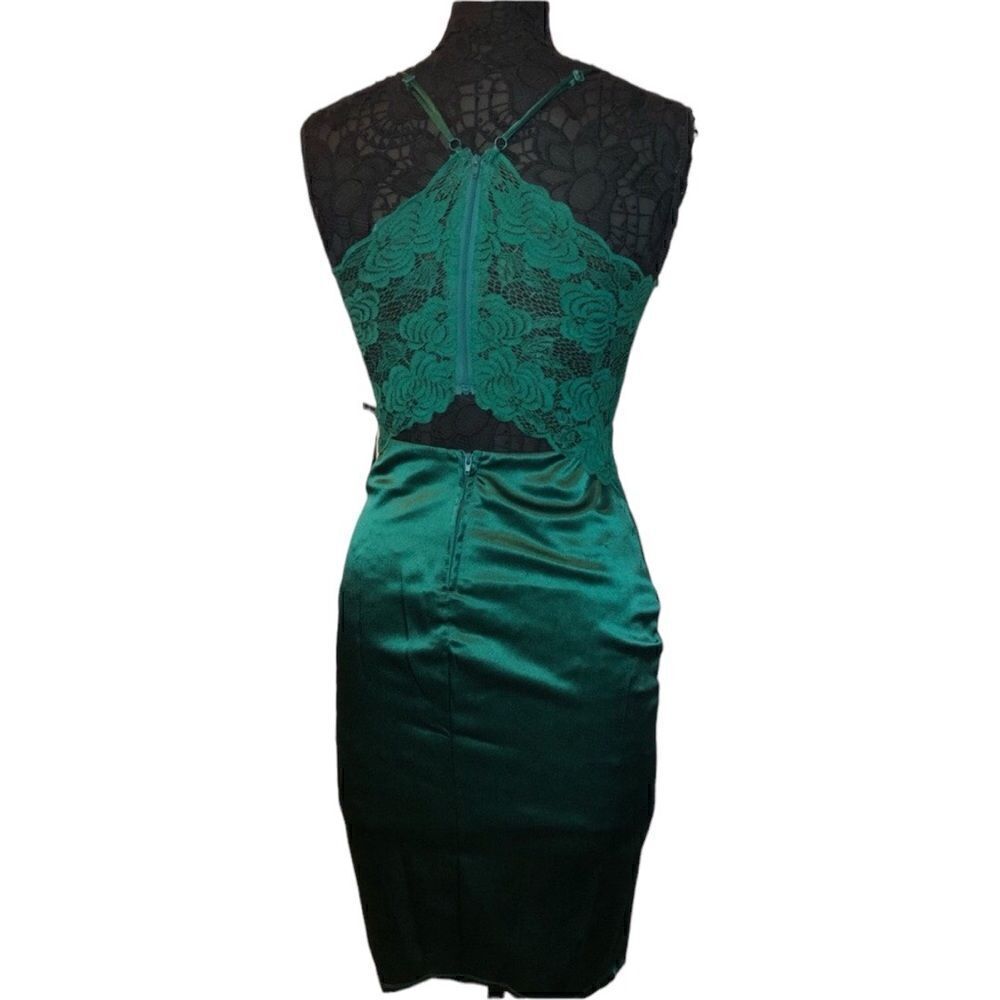 NWT CITY VIBE Women’s Green Satin with Half Lace Back Medium Length Slit - Picture 4 of 7